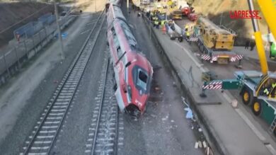 Spagna, le immagini del drone sul luogo del disastro ferroviario