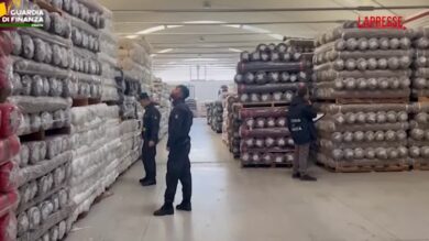 Prato, Procura Ue sequestra 230mila capi abbigliamento contraffatti