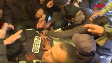 Gaza, raid israeliano uccide tre giornalisti: stavano filmando un campo profughi