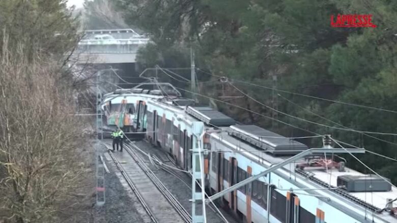 Spagna, treno deraglia in Catalogna: morto il macchinista