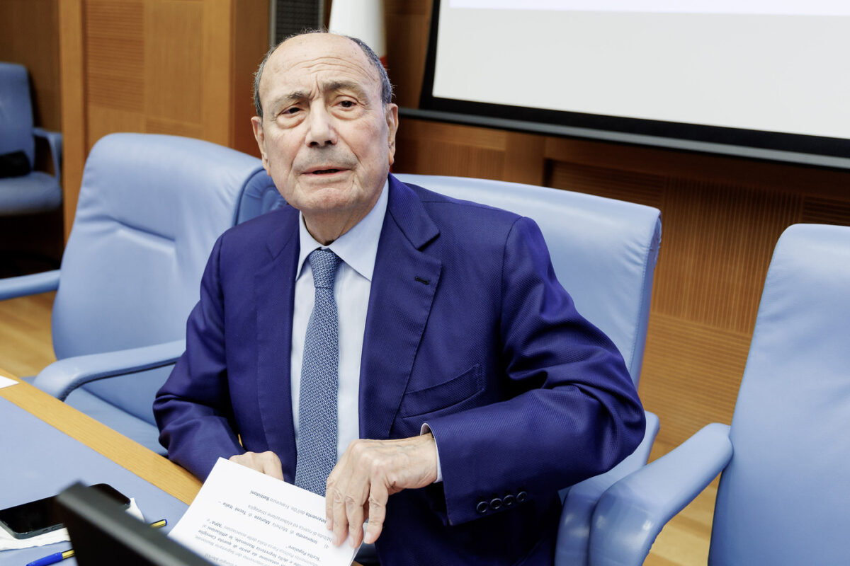 Il presidente della Regione Sicilia, Renato Schifani, nel 2024 (foto LaPresse/Roberto Monaldo)