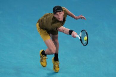 Australian Open 2026, Sinner batte Duckworth 6-1, 6-4, 6-2 e vola al terzo turno