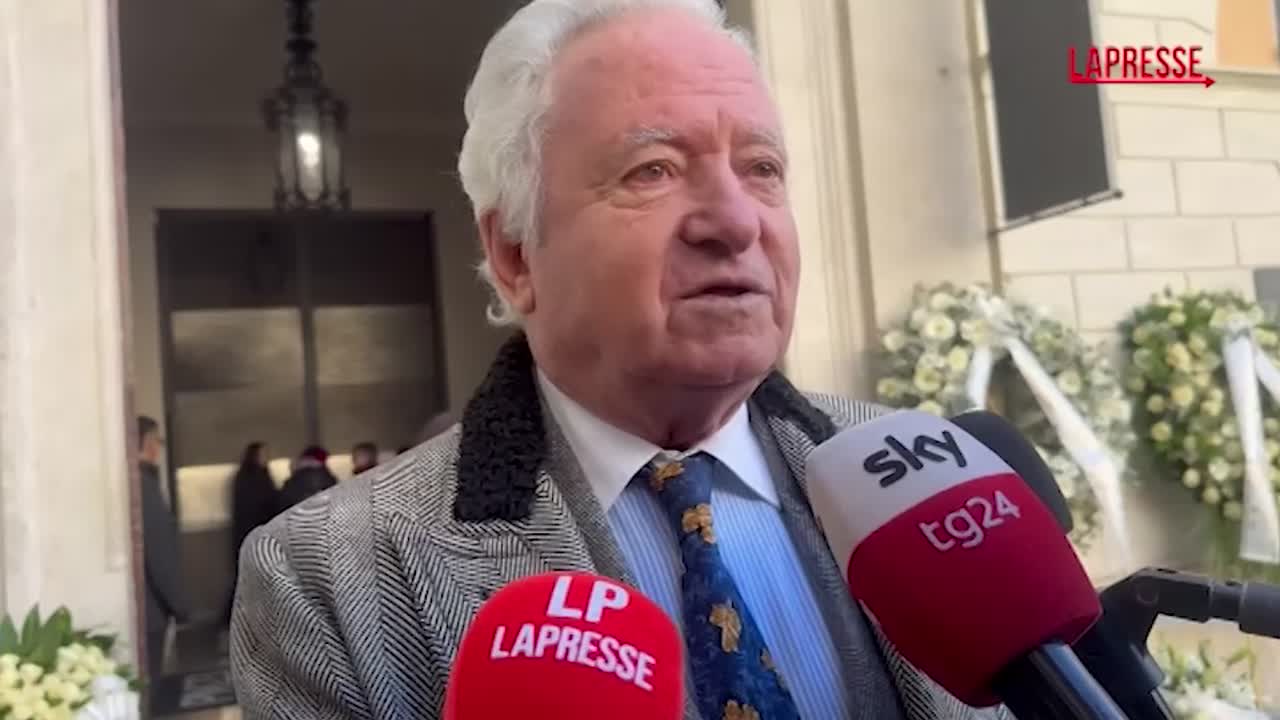 valentino il primo tagliatore gi224 all epoca era delicato ed educato da Lapresse.it valentino il primo tagliatore gi224 all epoca era delicato ed educato