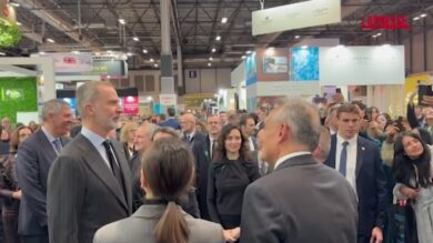 Spagna, Re Felipe VI e la regina Letizia allo stand italiano alla fiera del turismo Fitur