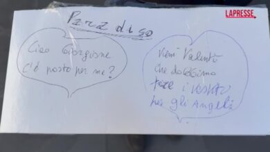 Valentino, in una lettera il dialogo immaginario con Armani: "Vieni che dobbiamo fare i vestiti per gli angeli"