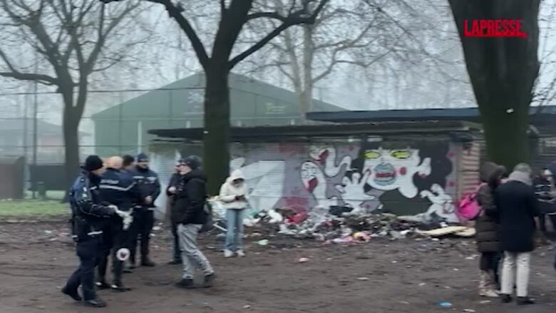 Torino, iniziate le operazioni di sgombero dell'ex piscina Sempione