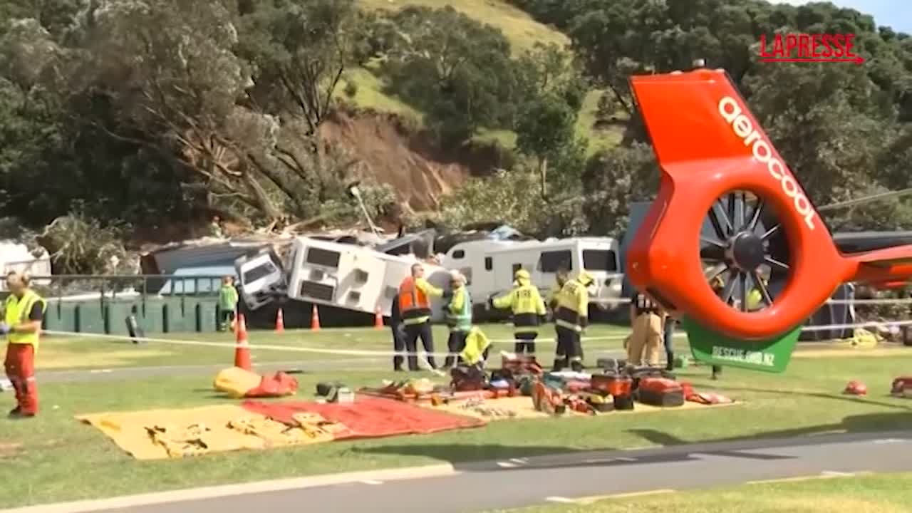 nuova160zelanda frana colpisce un campeggio camper e roulotte sommersi dalle macerie da Lapresse.it nuova160zelanda frana colpisce un campeggio camper e roulotte sommersi dalle macerie
