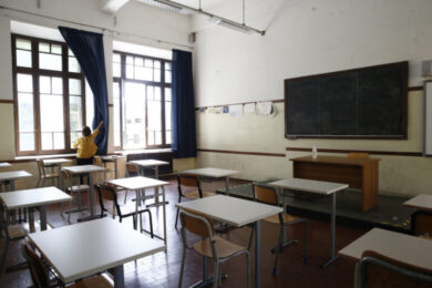 Torino, aggredisce compagno di scuola disabile e lo ustiona con un accendino
