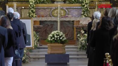 Funerali Valentino, don Guerini: "Grazie maestro per il tesoro di bellezza donata all'umanità"