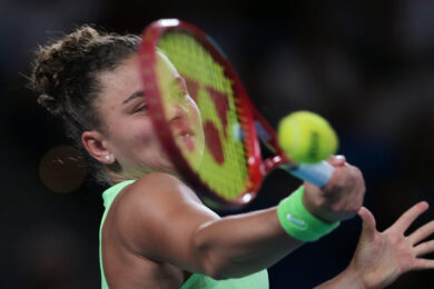 Australian Open 2026, Paolini fuori: battuta in due set da Jovic. Alcaraz supera Moutet