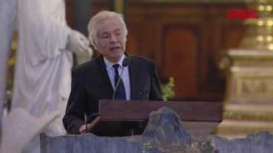 Funerali Valentino, Giammetti: "E' stato lui ad insegnarmi la bellezza"