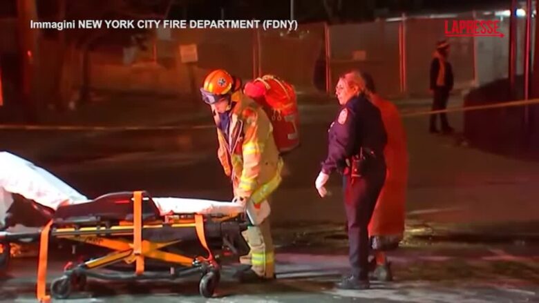 New York, maxi incendio nel Bronx: a fuoco un grattacielo di 17 piani