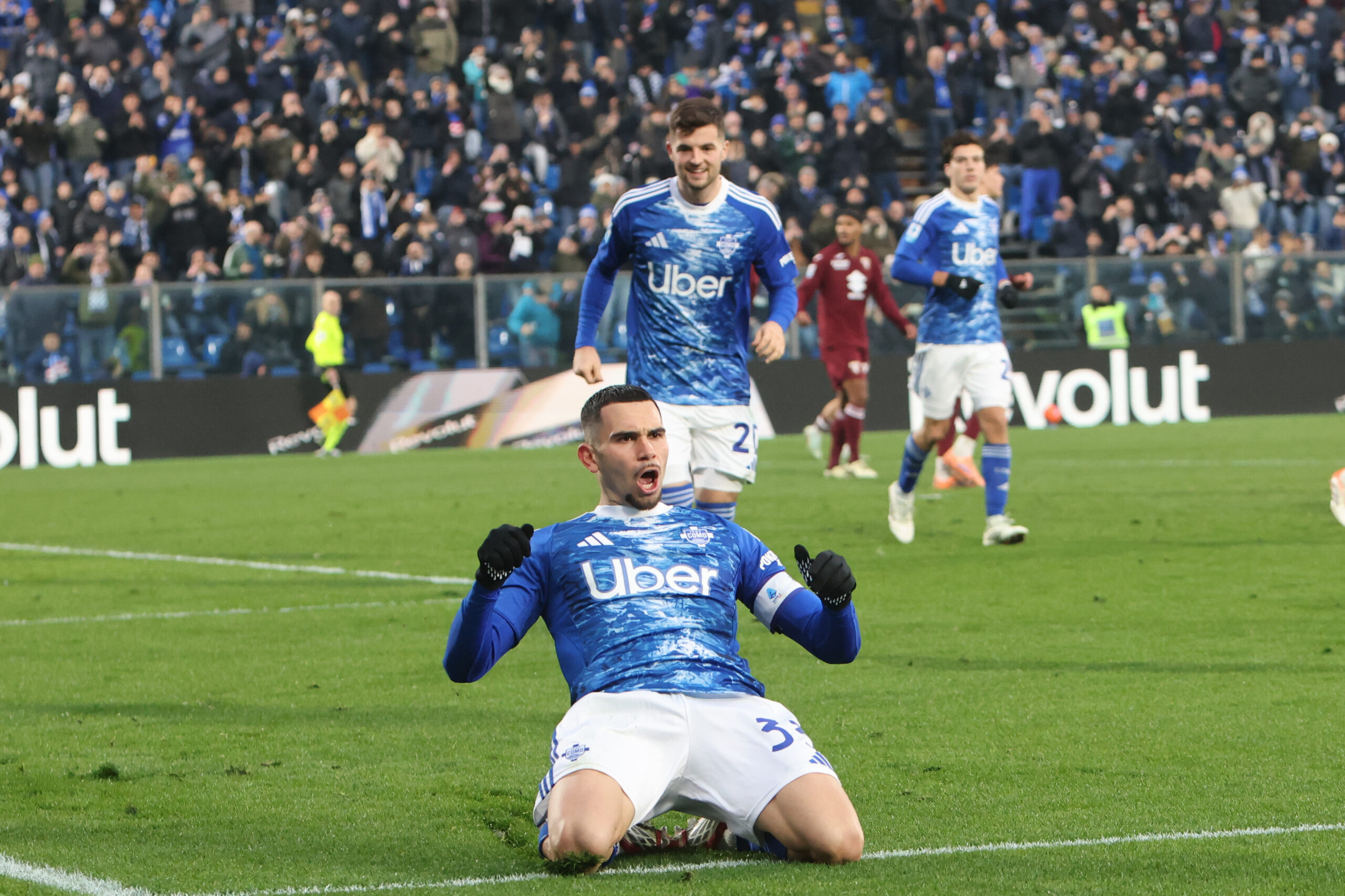 Como-Torino 6-0, doppietta Douvikas