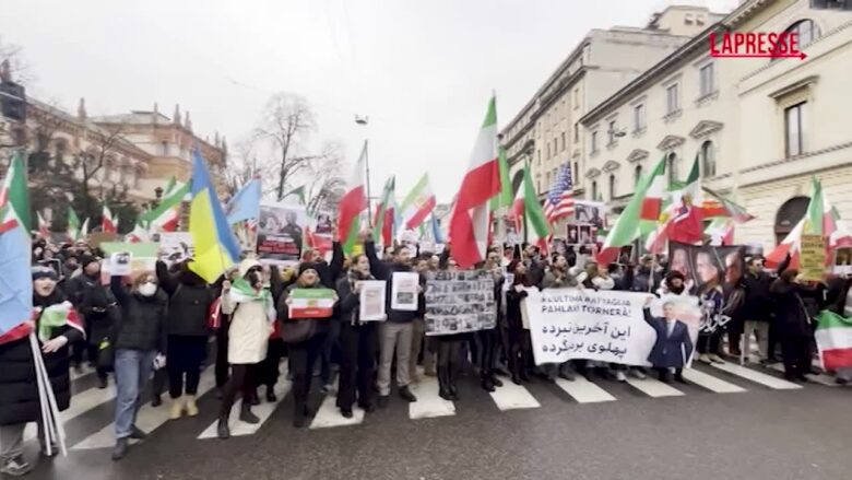 Milano, migliaia in corteo a sostegno dei manifestanti iraniani