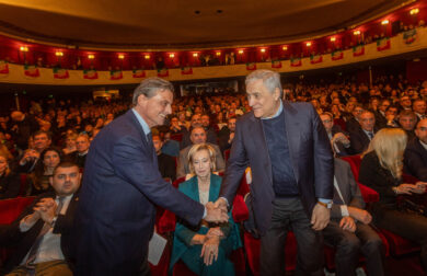 Calenda attacca Salvini: “C’è chi riceve neonazisti cocainomani al ministero”