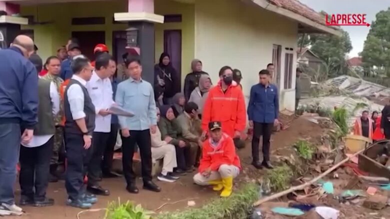 Indonesia, frana a Giava: riprendono le operazioni di soccorso