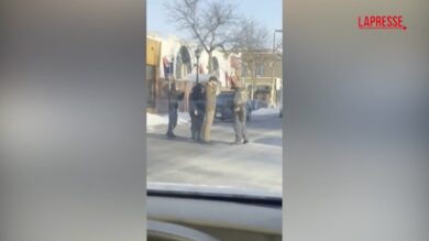 Minneapolis, gli attimi prima dell'uccisione di Alex Pretti da una diversa prospettiva