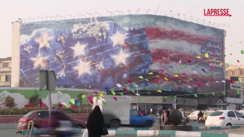 Iran, murale a Teheran contro gli Usa: "Chi semina vento raccoglie tempesta"