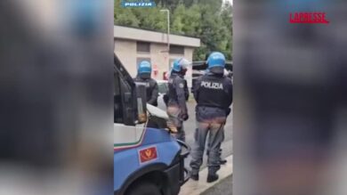 Ultras Lazio e Napoli, tensioni in autostrada: il blitz della polizia a bordo di un pullman