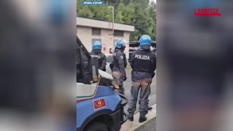Ultras Lazio e Napoli, tensioni in autostrada: il blitz della polizia a bordo di un pullman