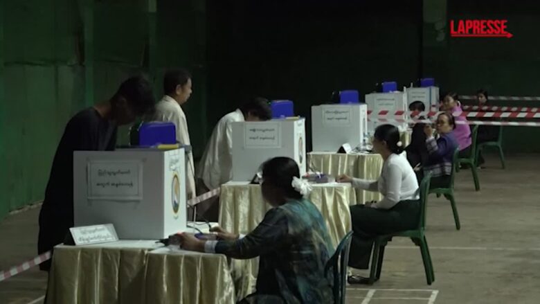 Myanmar, cittadini al voto in un'atmosfera di guerra civile