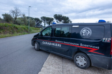 Anguillara, morti i coniugi Carlomagno: si indaga per istigazione al suicidio. Sequestrata la villa della coppia