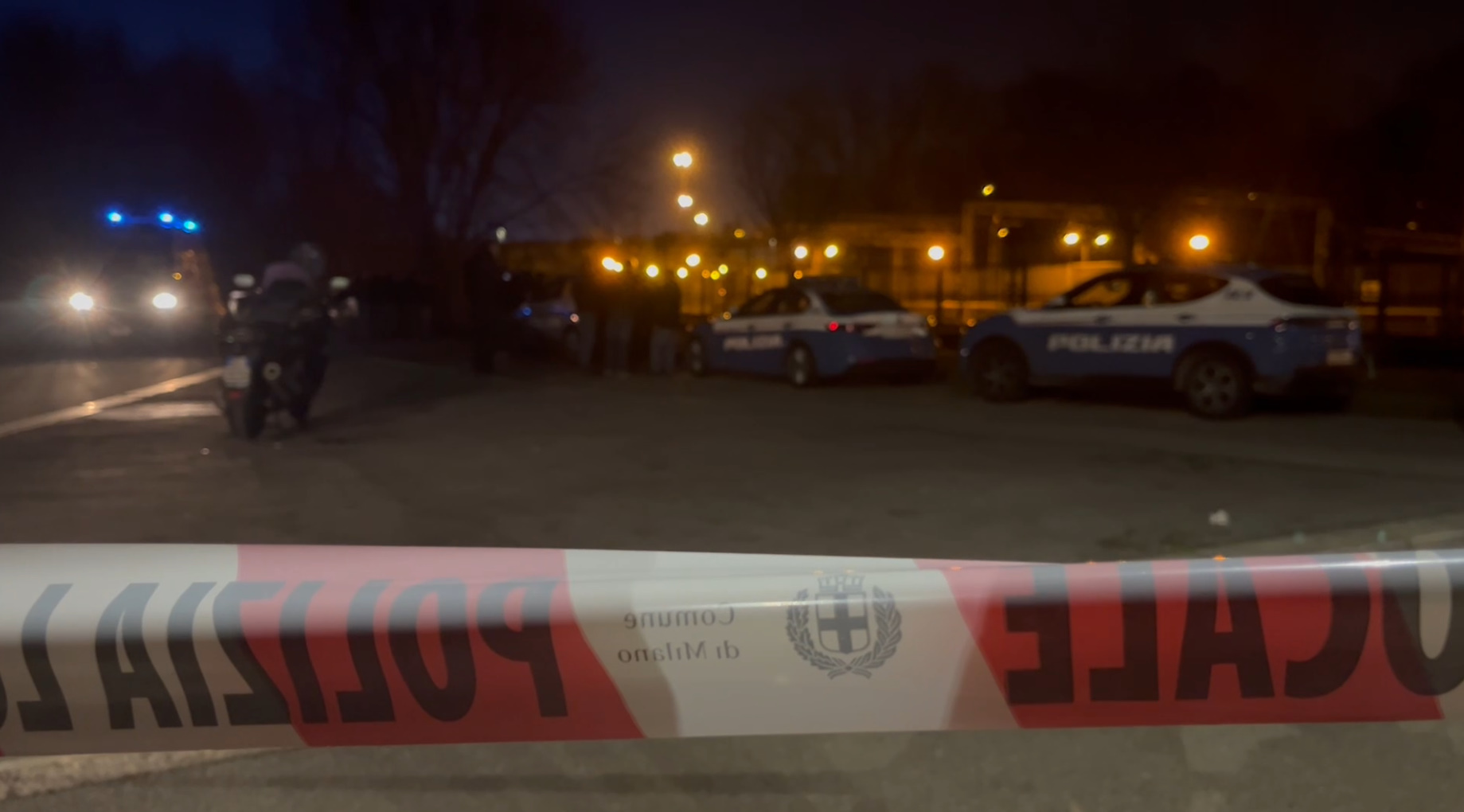 Milano, sparatoria in strada: morto un ventenne. A fare fuoco un poliziotto Milano, sparatoria in strada: morto un ventenne. A fare fuoco un poliziotto