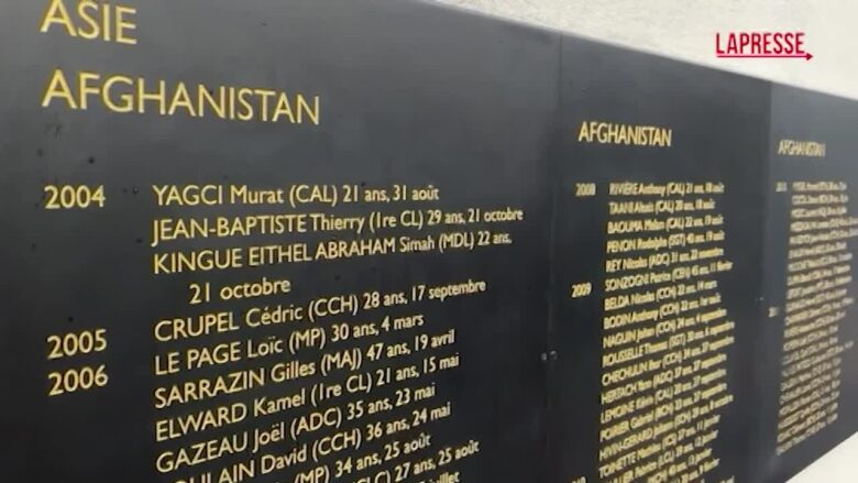 Francia, omaggio ai caduti in Afghanistan dopo false affermazioni di Trump