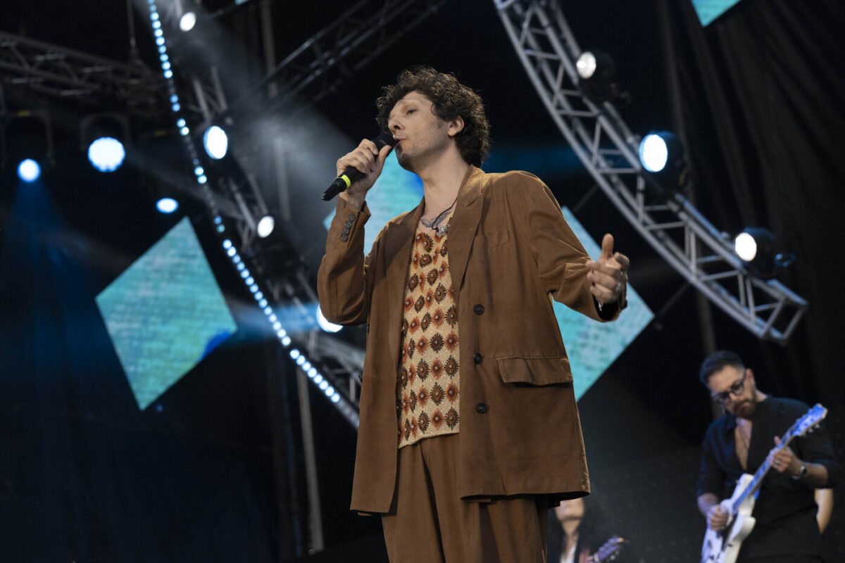 Sanremo 2026, sentimenti e solitudine nei brani di Big ma spazio anche a società e guerra Sanremo 2026, sentimenti e solitudine nei brani di Big ma spazio anche a società e guerra