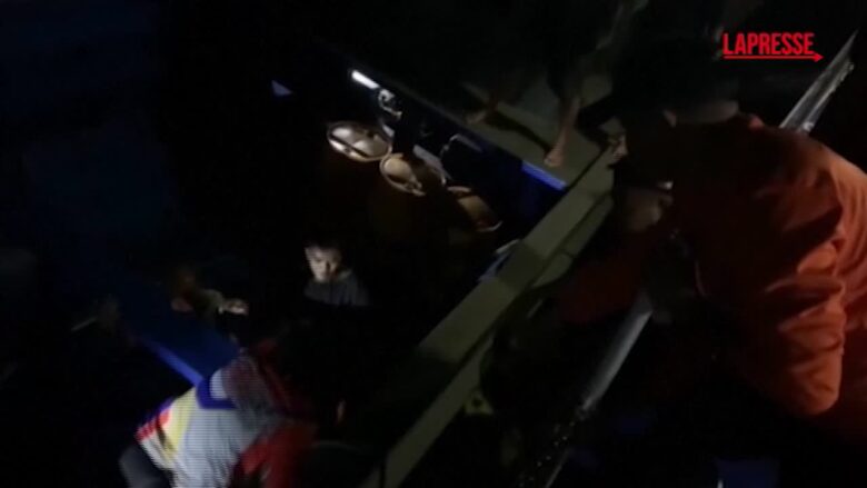 Filippine, affonda traghetto con 350 passeggeri: almeno 15 morti