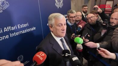 Iran, Tajani: “Ambasciatrice convocata? Non è colpa nostra se c’è stata carneficina”