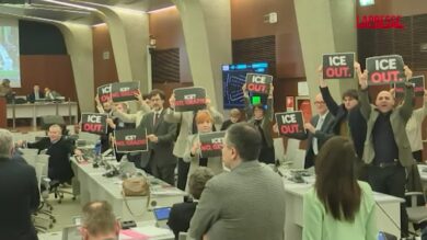 Milano-Cortina 2026, la protesta opposizioni in Consiglio regionale contro Ice: “No alle squadracce di Trump”