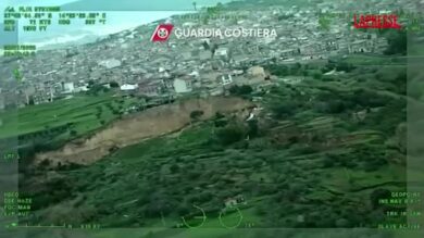 Niscemi, la frana ingoia terreni, strade e abitazioni: le immagini impressionanti