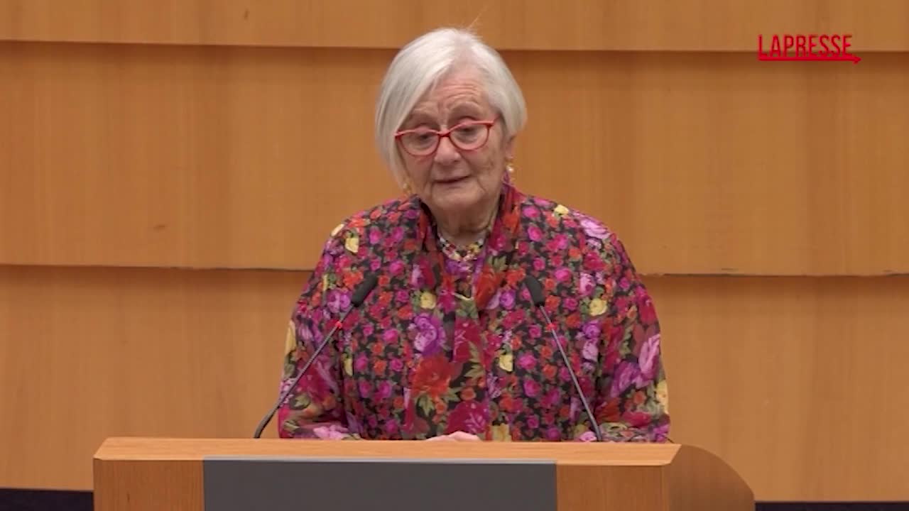 Giorno della Memoria, il commovente discorso di Tatiana Bucci al Parlamento europeo: “Vorrei che tutti i bambini del mondo potessero invecchiare come ho potuto fare io” Giorno della Memoria, il commovente discorso di Tatiana Bucci al Parlamento europeo: “Vorrei che tutti i bambini del mondo potessero invecchiare come ho potuto fare io”