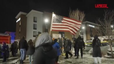 Minneapolis, manifestazione davanti all'hotel in cui alloggia Bovino
