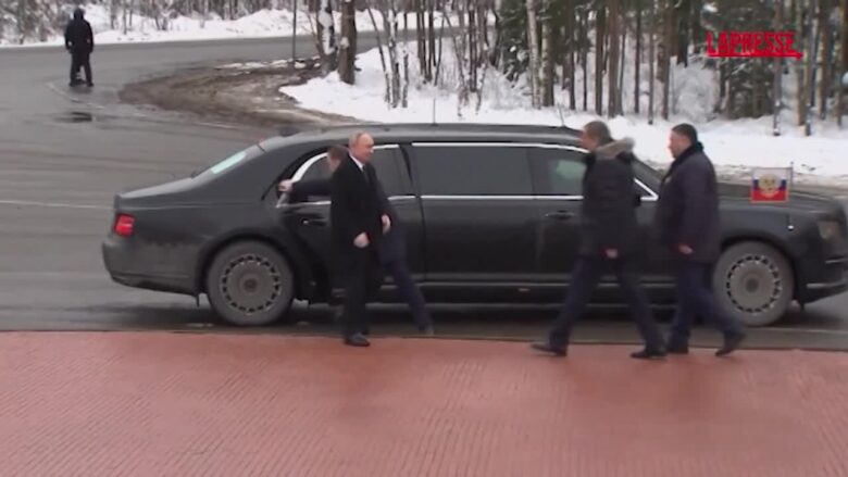San Pietroburgo, Putin partecipa alla commemorazione dell'anniversario della fine dell'assedio di Leningrado