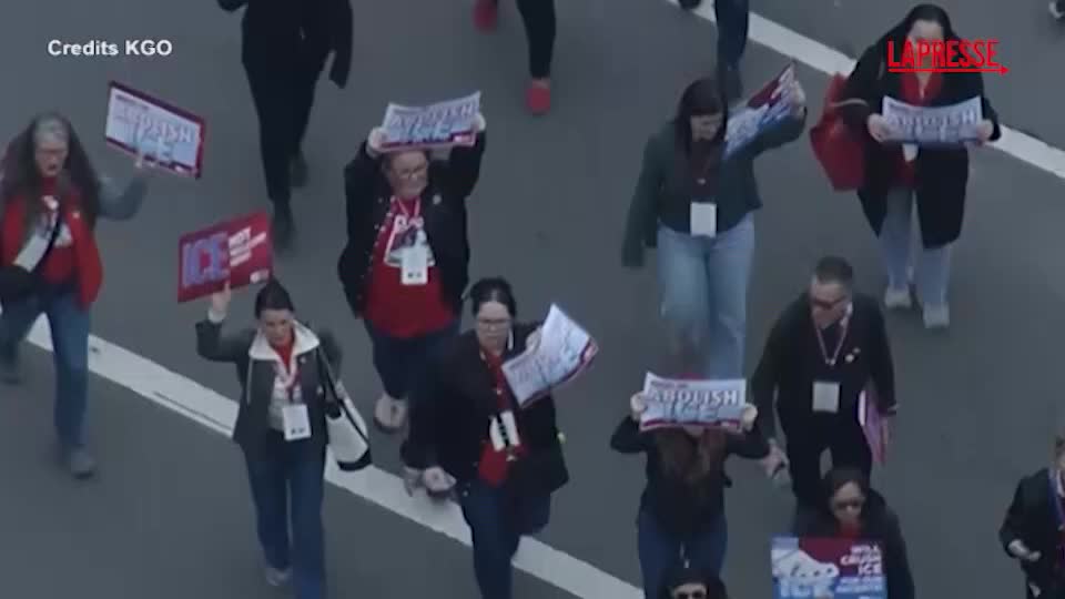 usa protesta contro l ice per le strade di oakland da Lapresse.it usa protesta contro l ice per le strade di oakland