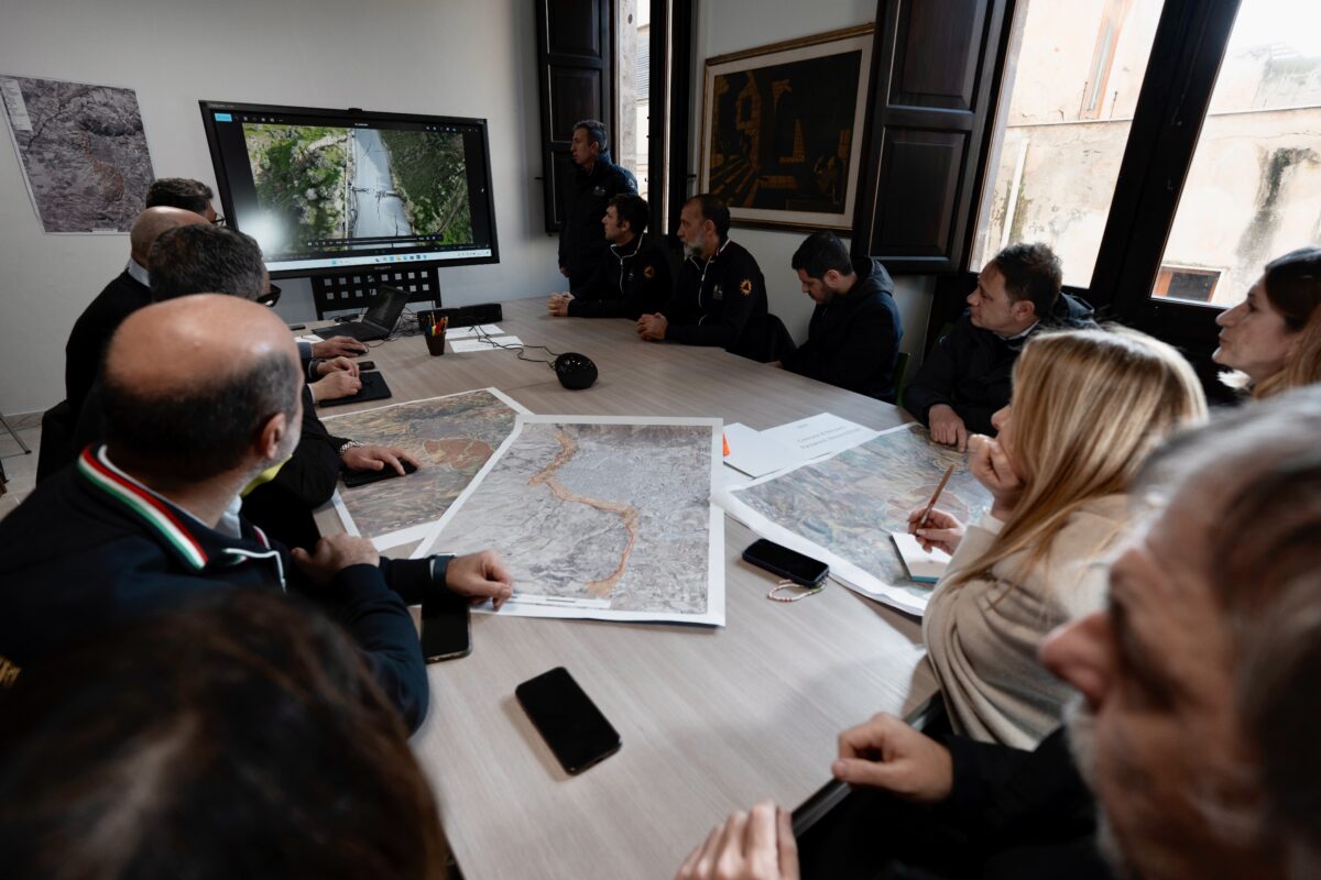 Maltempo, Meloni a Niscemi nella zona della frana