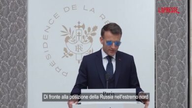 Francia, Macron incontra premier danese Frederiksen: "Pieno sostegno a Danimarca e Groenlandia"