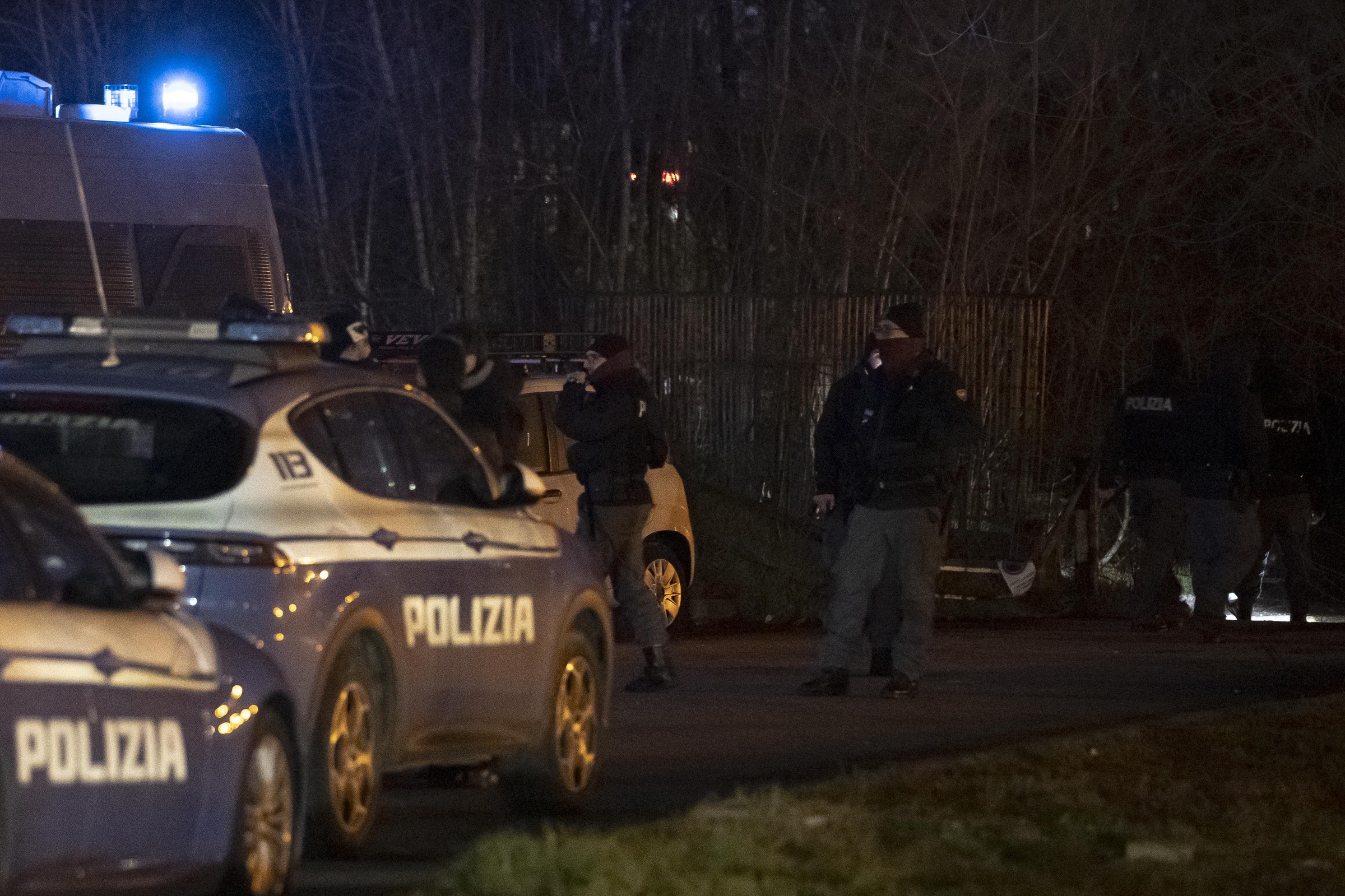 Troupe ‘Ore 14’ aggredita a Milano, il filmmaker: “A Rogoredo ho avuto tanta paura”