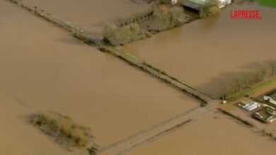Inghilterra, forti piogge nel Somerset dopo la tempesta Chandra: le immagini dell'inondazione