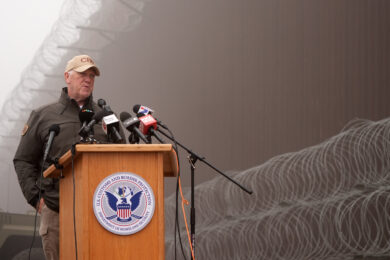 Minneapolis, lo ‘zar dei confini’ annuncia: “Via subito 700 agenti dell’Ice”