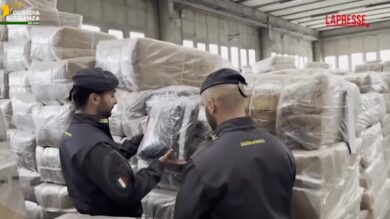 Milano, Finanza sequestra oltre 65mila capi contraffatti di Armani