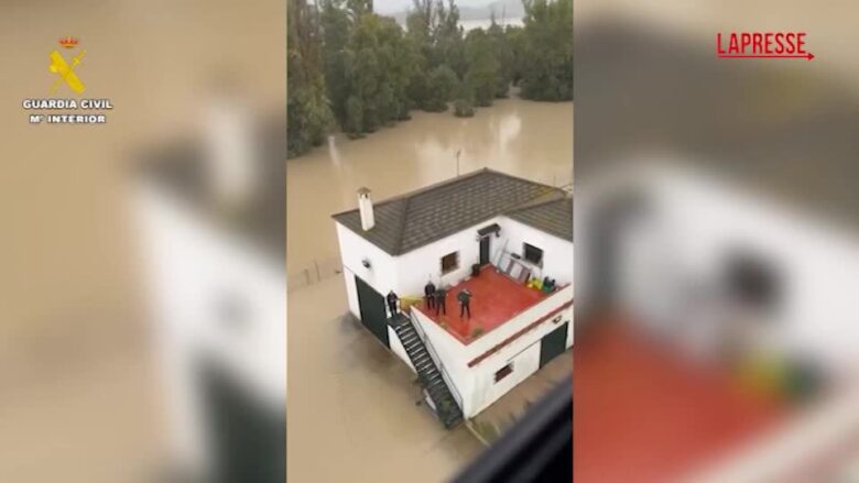 Spagna, inondazioni nella zona di Jerez de la Frontera: le immagini dall'elicottero