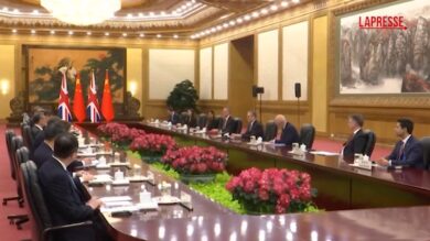 Cina, il premier inglese Starmer a Pechino incontra il presidente Xi Jinping