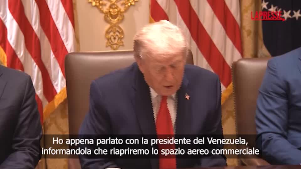 Trump: "Riapriremo il traffico aereo commerciale verso il Venezuela" Trump: "Riapriremo il traffico aereo commerciale verso il Venezuela"