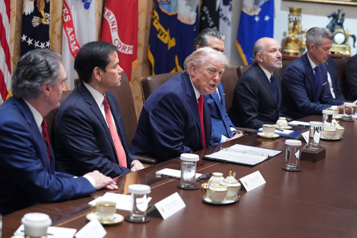 Ucraina, Trump: “Putin ha accettato di non bombardare per una settimana”. Zelensky lo ringrazia