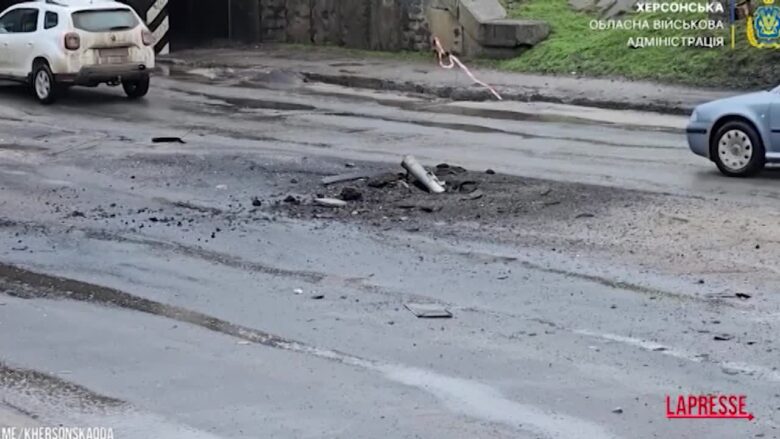 Ucraina, attacco russo colpisce autobus a Kherson: un morto e cinque feriti