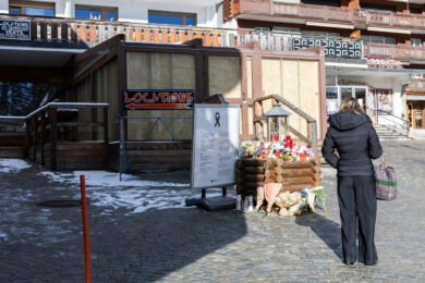 Crans-Montana, gli audio delle chiamate ai soccorsi: “Penso che i miei amici siano morti”