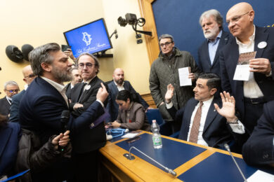 Conferenza remigrazione alla Camera, opposizioni in protesta: evento annullato. Casapound: “Antifascismo mafia”